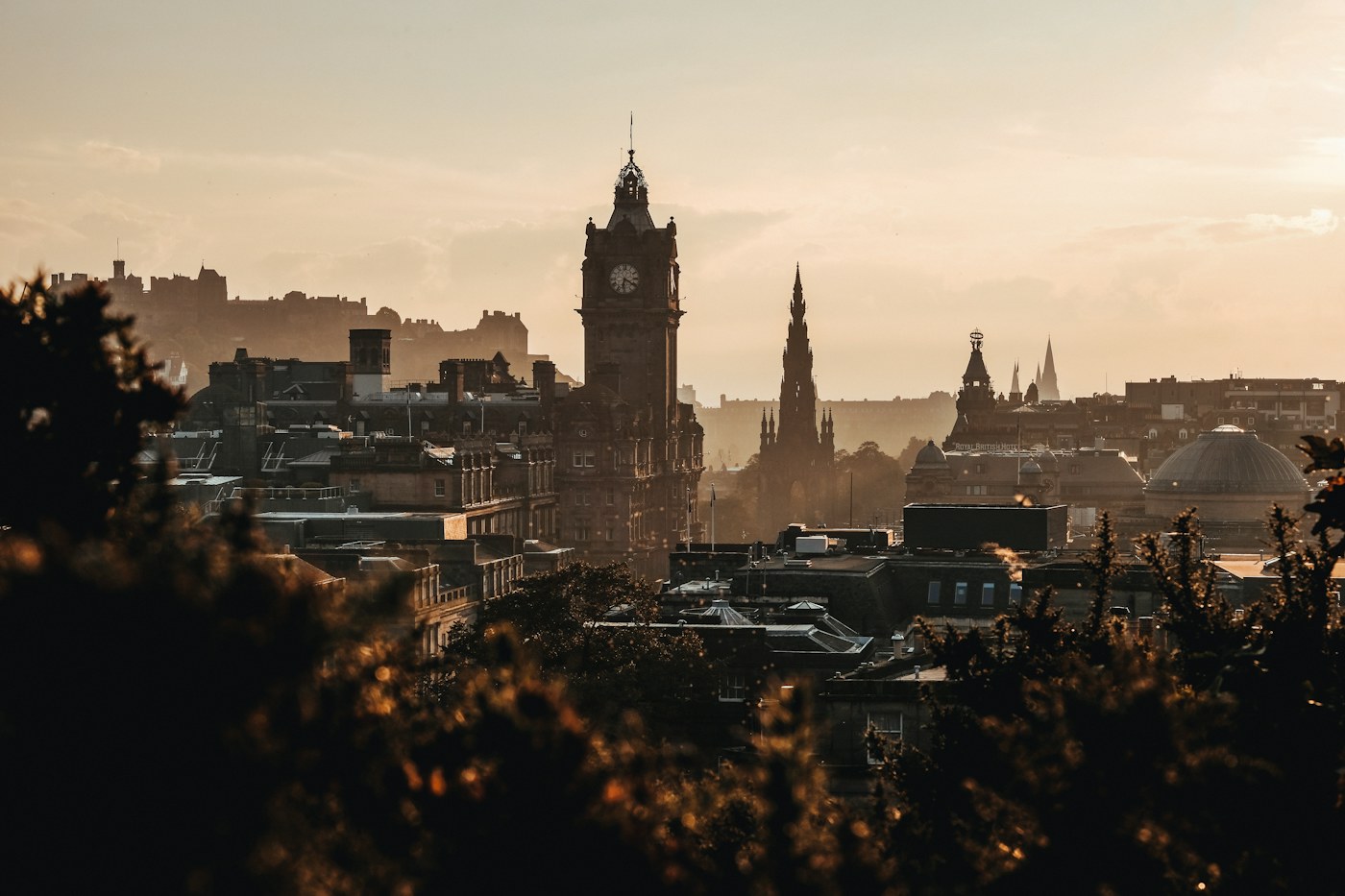 Historic streets and architecture in Edinburgh